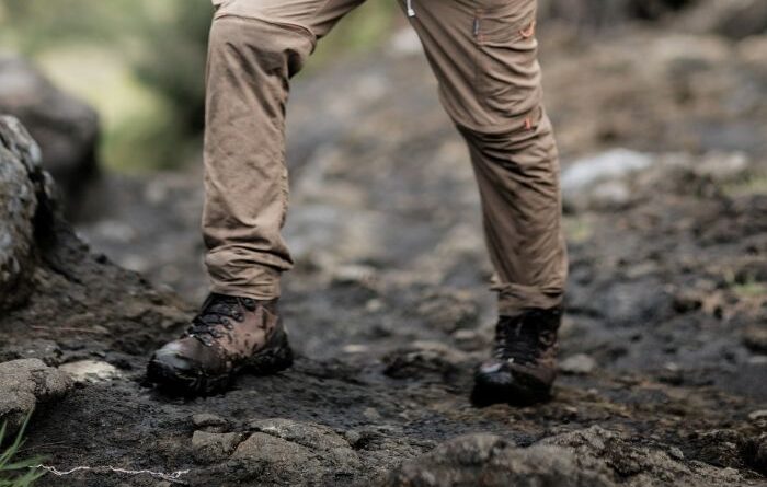 Sepatu Safety vs Sepatu Gunung, Awet Mana?
