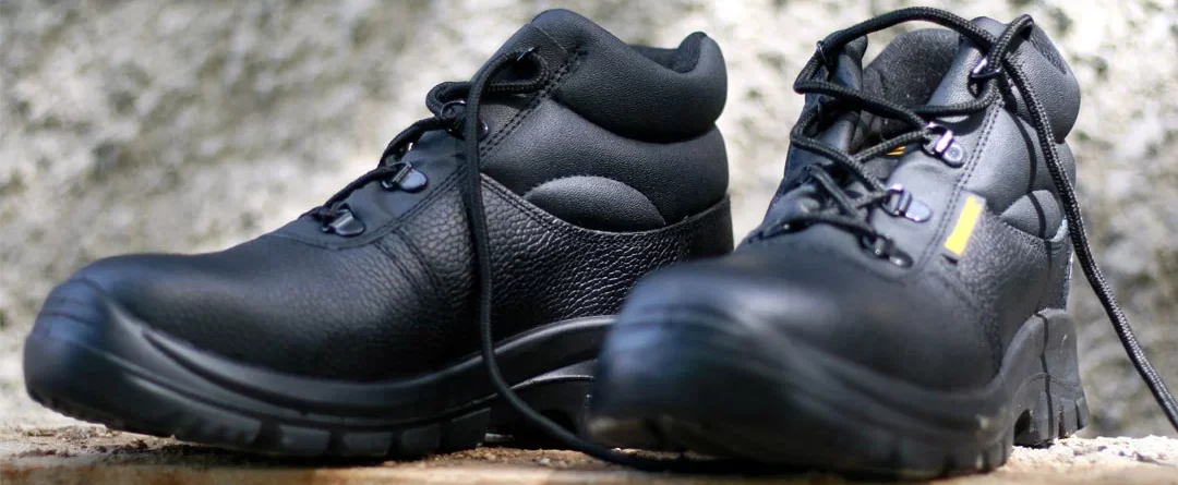 23 Rekomendasi Sepatu Safety Terbaik di Tahun 2024!