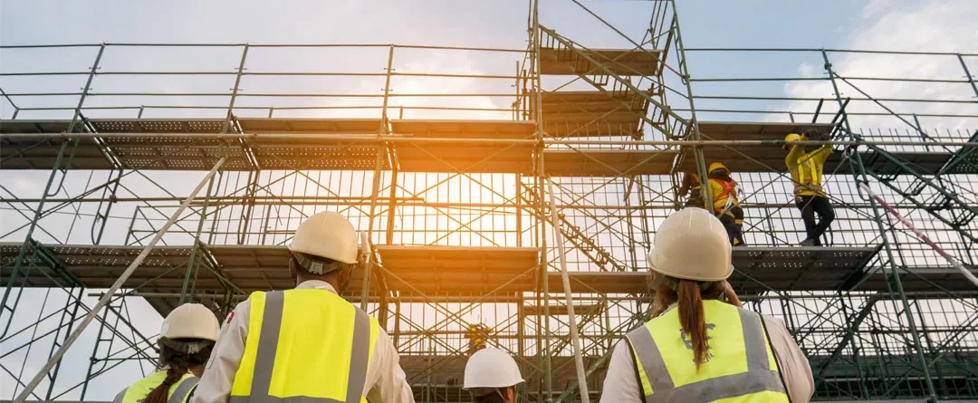 Studi Kasus: Implementasi Alat Safety di Proyek Konstruksi Berskala Besar