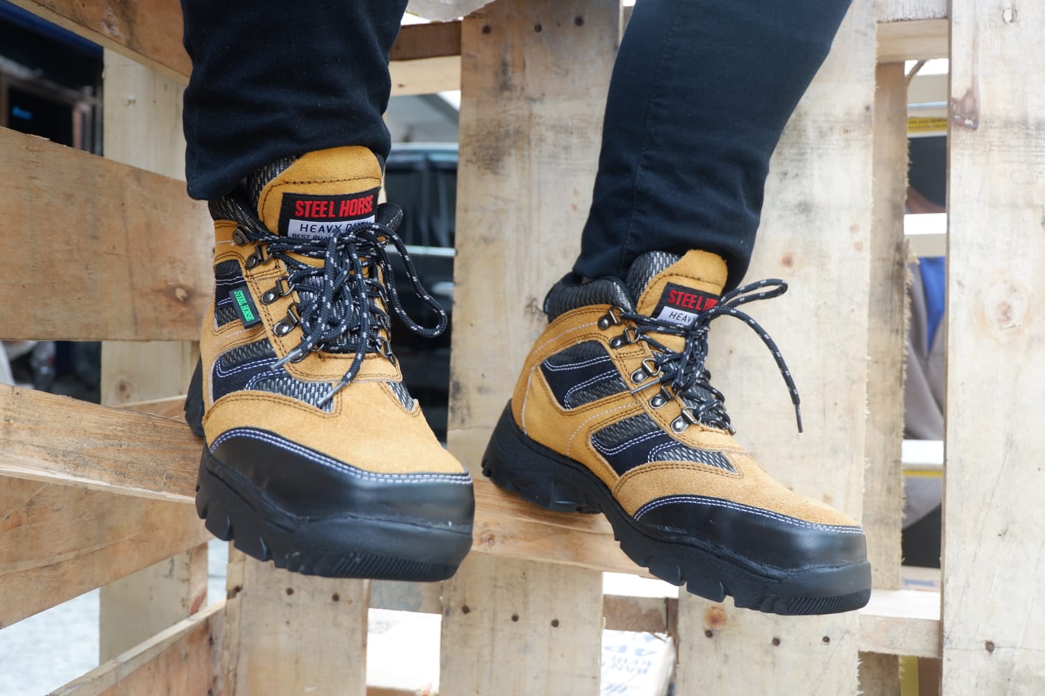 Ini 20+ Rekomendasi Sepatu Safety Murah Berkualitas, Dijamin Aman