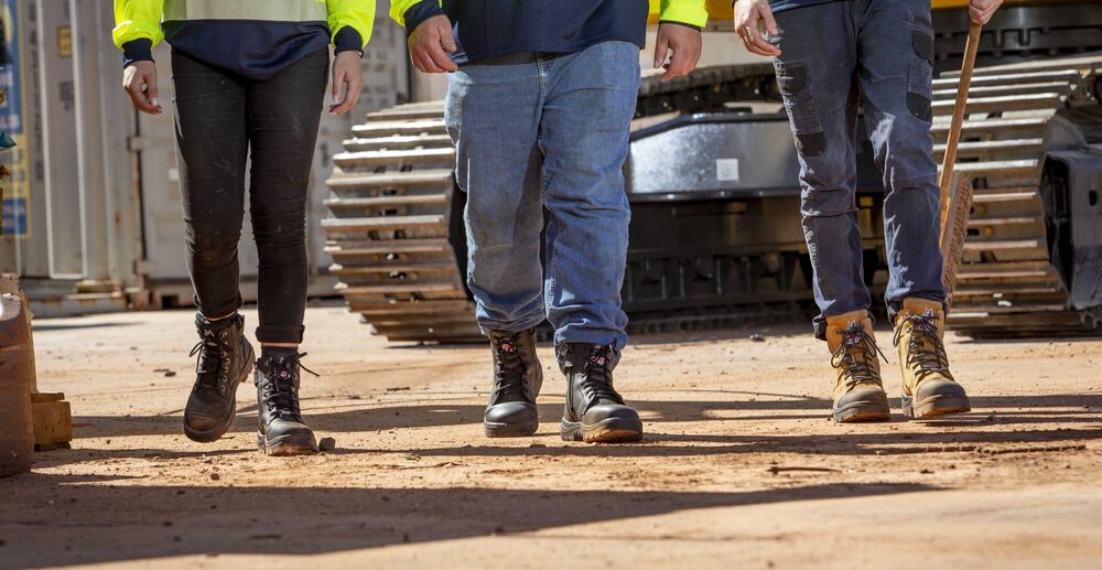 Rekomendasi Sepatu Safety Pekerja Konstruksi Berbagai Jenis Terlengkap